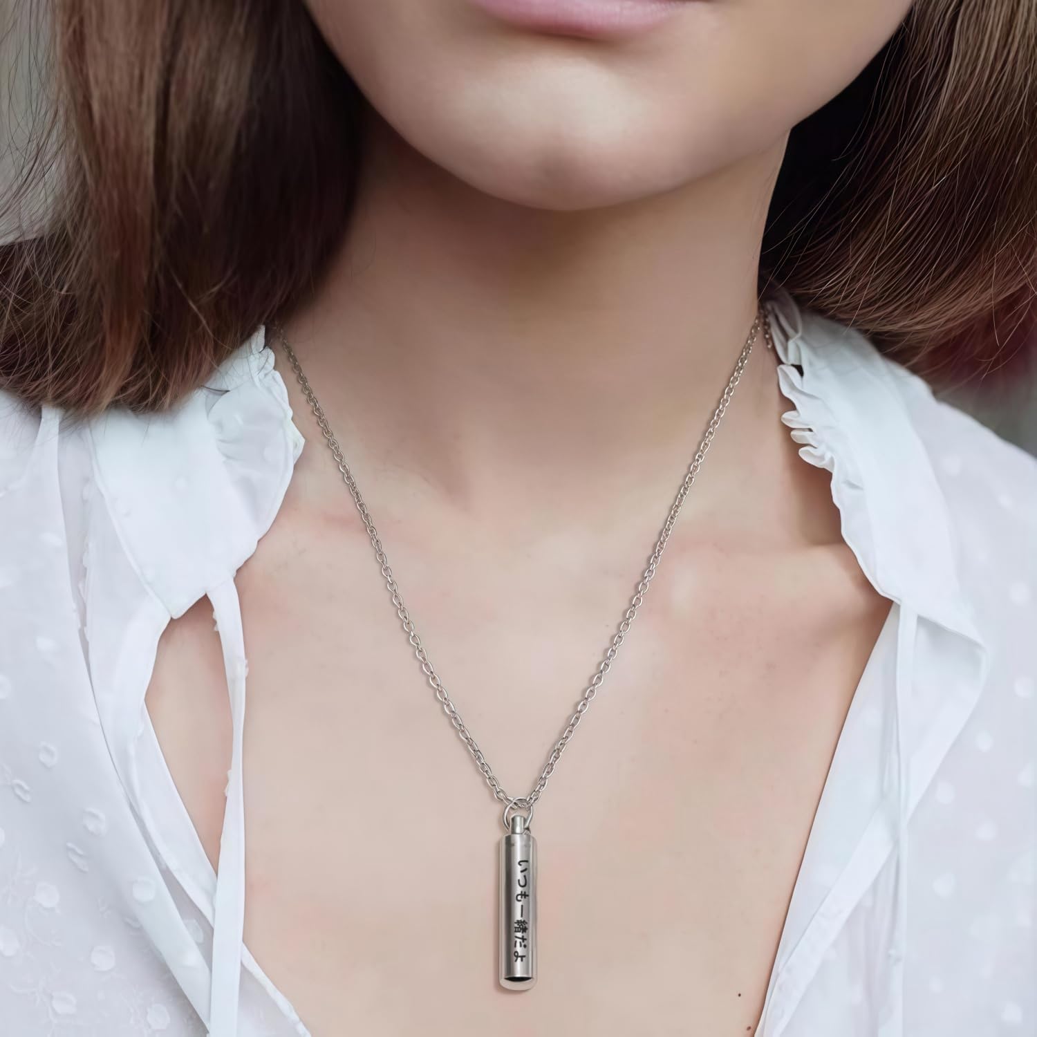 [snuggle snout] 遺骨 ペンダント カプセル 刻印 【ガラス管入り 二重防水】 収骨キット付属 ネクレス キーホルダー アクセサリー メモリアルペンダント 写真が入る 遺骨入れ 遺髪入れ (カスタマイズ不可 銀色)