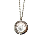 [snuggle snout] 遺毛ペンダント 肖像記念ジュエリー 手元供養 ペット 名入れ 両面刻印 オーダーメイド 歯 爪 遺骨 保管 回転式 ステンレス製 犬 猫 円形 金 銀 ローズゴールド 永久保存 贈り物 ギフト プレゼント